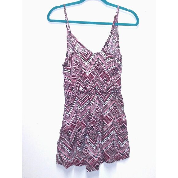 Womens Romper Sz 8 pink black white geometric print The Divided by H&M viscose - Picture 3 of 8